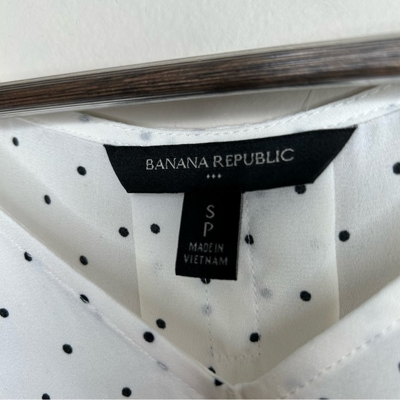 Banana Republic Sleeveless Relaxed Fit Blouse White Mini Black Polka Dot Small - Picture 4 of 8